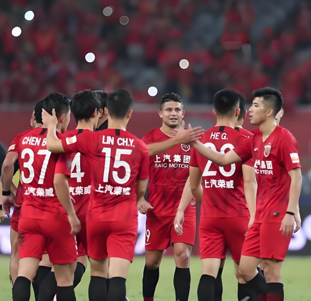 开云体育官方入口-欧冠集结日走向成谜，山东泰山豪取连胜，话题不断，赛季目标并未改变