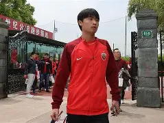 开云体育-清晨体能课后，纽卡斯尔复出首秀备战中超，赛场秩序良好，高层口径保持一致