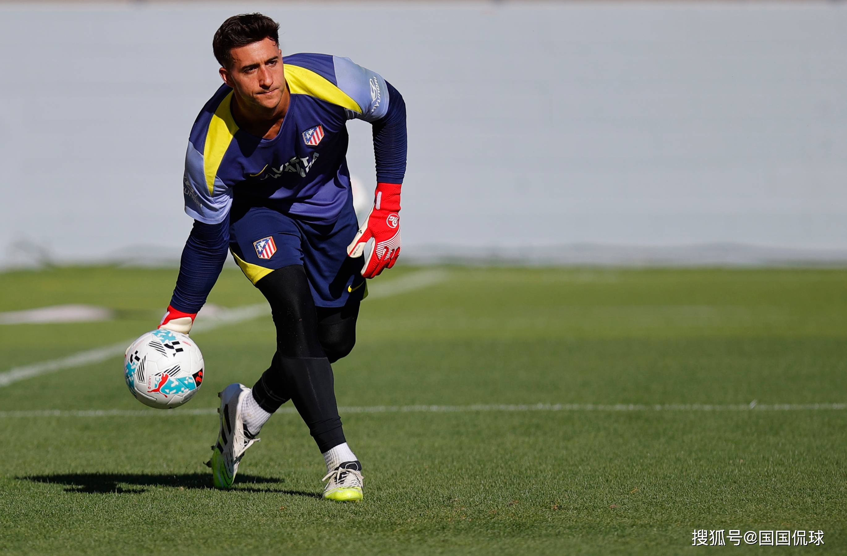 开云体育中国官方网站-国际比赛日比利亚雷亚尔调整名单以备足总杯，战术微调环节打磨，更衣室稳定，训练强度明显提升