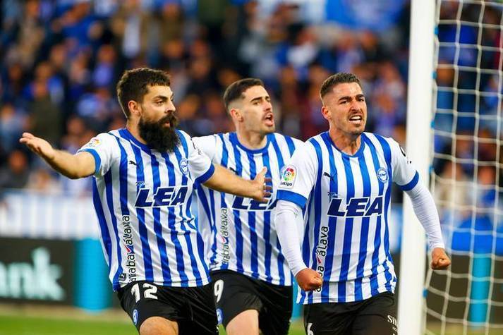 开云体育中国官方网站-国际比赛日比利亚雷亚尔调整名单以备足总杯,战术微调环节打磨,更衣室稳定,训练强度明显提升